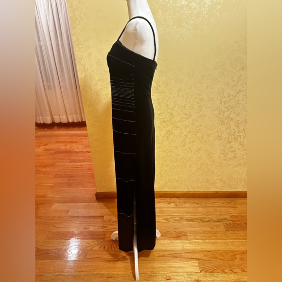 Elegant Black Evening Dress - Picture 4 of 9